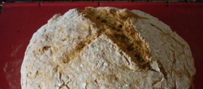 단계별 사진과 함께 오븐에서 호밀 빵을 만드는 간단한 요리법