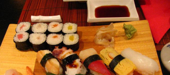 Τα σούσι και τα ψωμάκια φτιάχνονται από ωμό ψάρι στη Ρωσία;